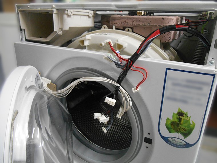 Una lavatrice durante la riparazione